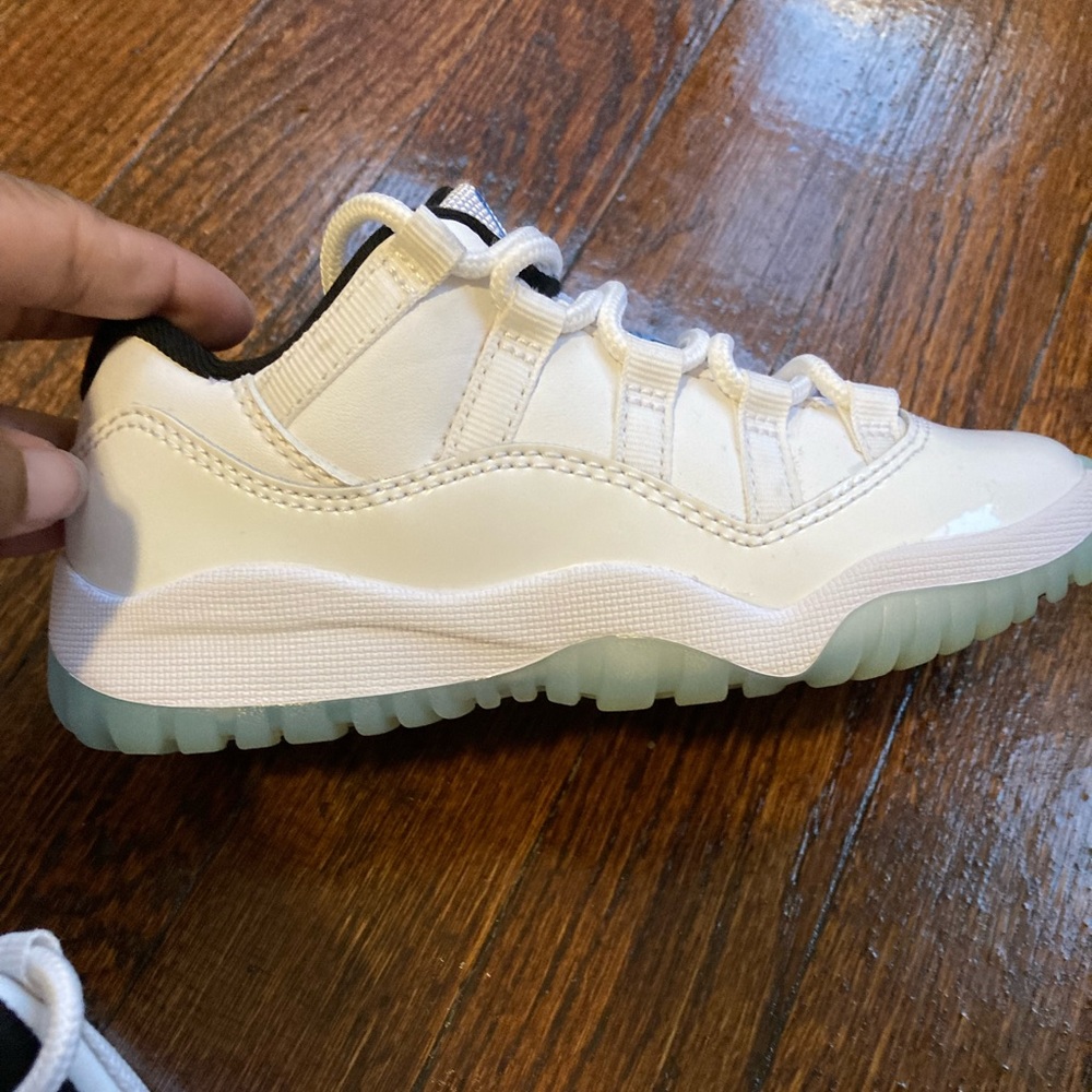 Jordan 11 legend blues